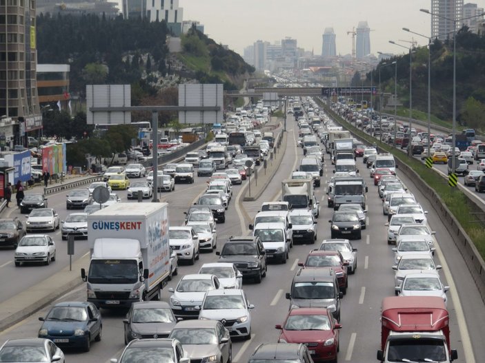 İstanbul'da trafik kilitlenme noktasına geldi