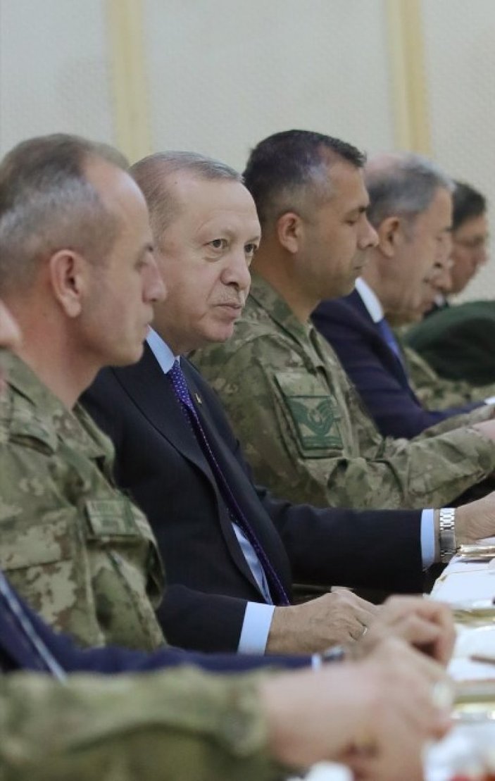 Cumhurbaşkanı Erdoğan askerlerle iftar yaptı