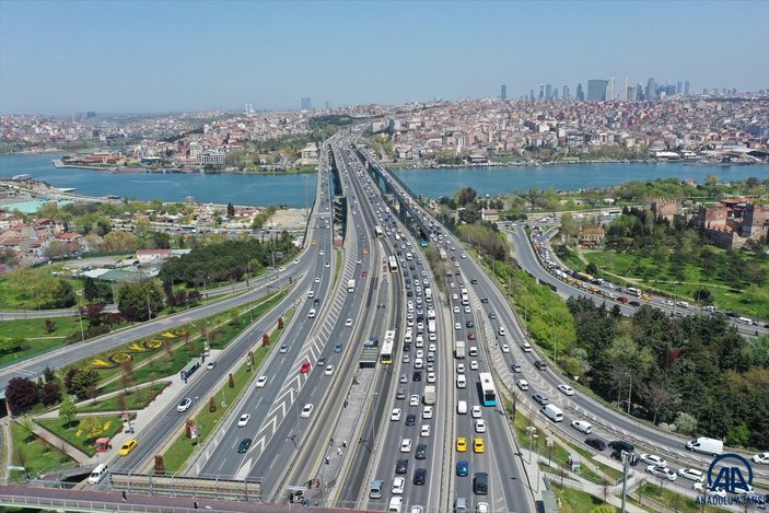 İstanbul'da kapanma öncesi 'göç' devam ediyor: Araç kuyrukları oluştu