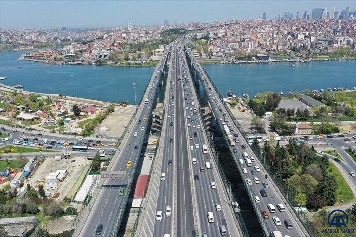 İstanbul'da kapanma öncesi 'göç' devam ediyor: Araç kuyrukları oluştu