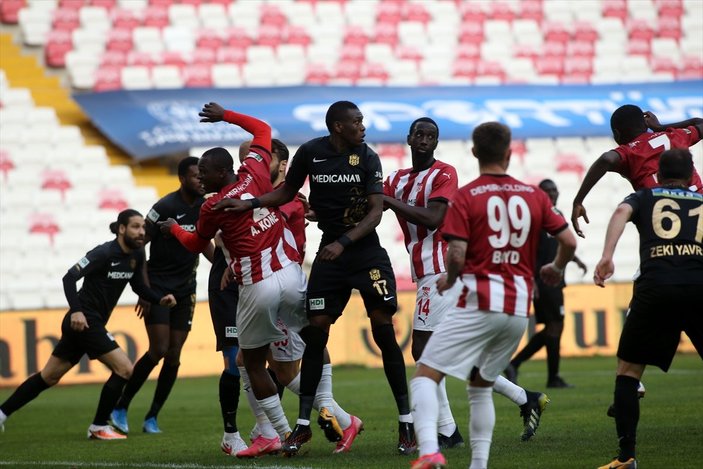Sivasspor, Yeni Malatyaspor'u tek golle yendi