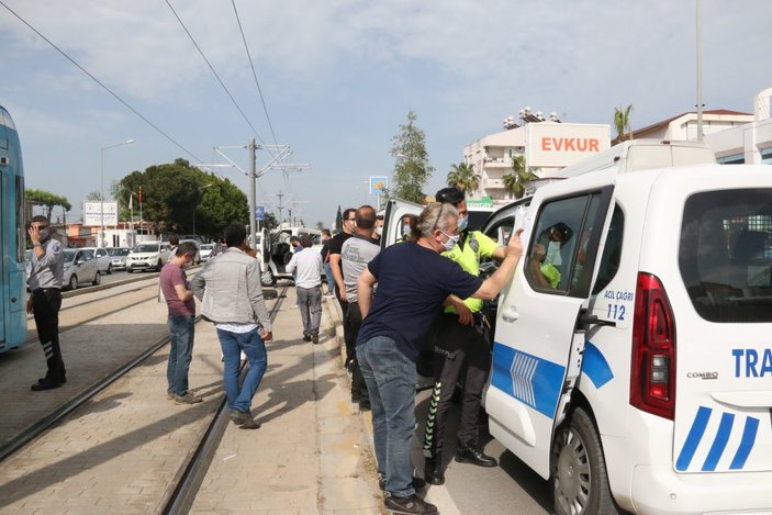 Antalya'da iki saat önce aldığı aracıyla kazaya karıştı