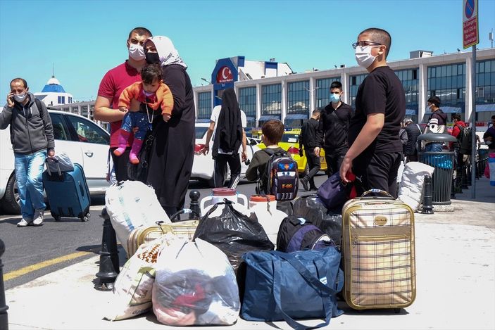 a İstanbul'da otogarlarda 'tam kapanma' yoğunluğu