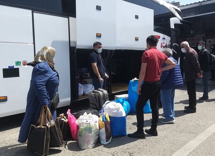 a İstanbul'da otogarlarda 'tam kapanma' yoğunluğu
