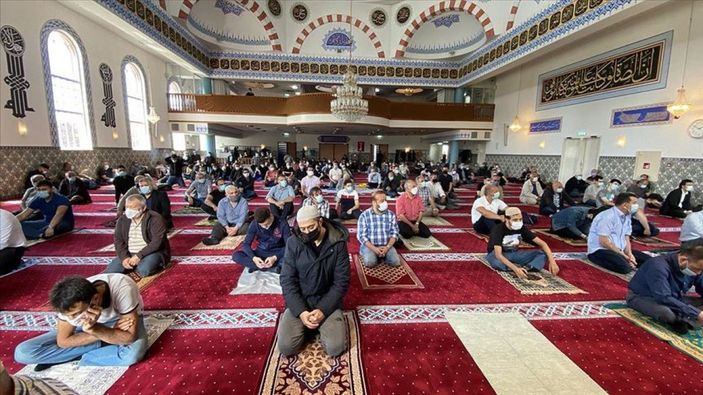 30 Nisan cuma namazı saati: Bugün camilerde cuma namazı kılınacak mı?