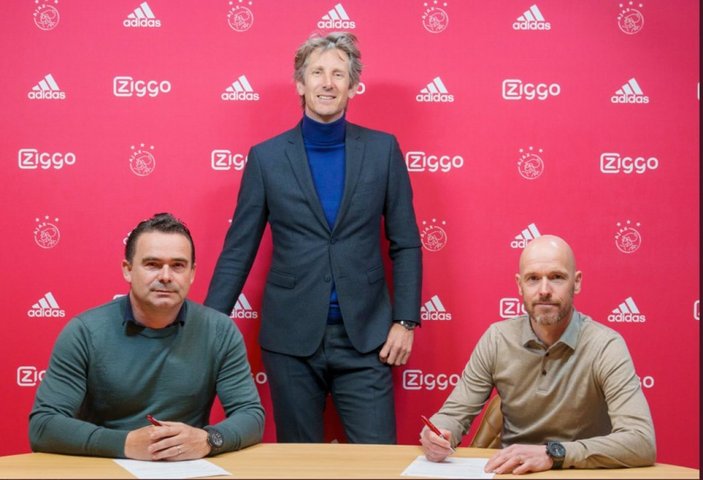 Ajax, Erik ten Hag'ı takımda tuttu