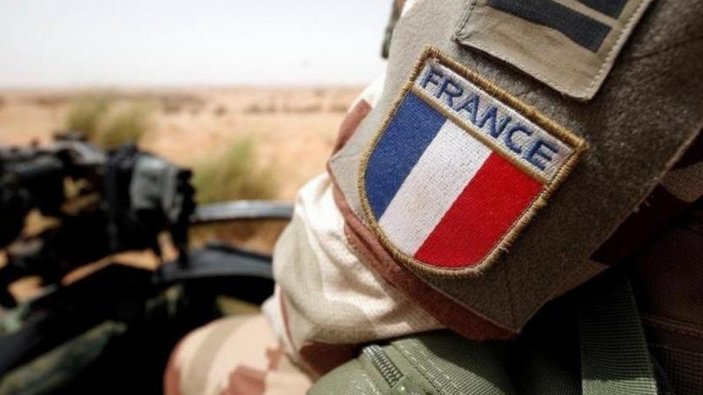 Fransa, e-bildiriye imza atan askerlere yaptırım uygulayacak