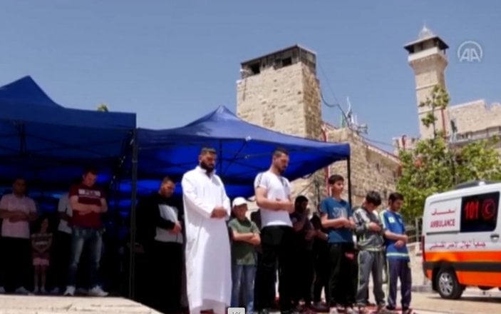 Batı Şeria’da 10 bin Filistinli Harem-i İbrahim Camisi’nde cuma namazı kıldı