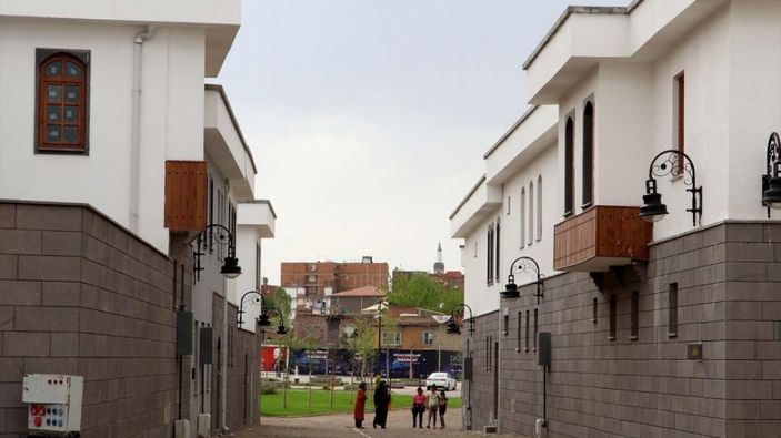 Sur’da yapımı tamamlanan yapılar hak sahiplerine teslim edilecek