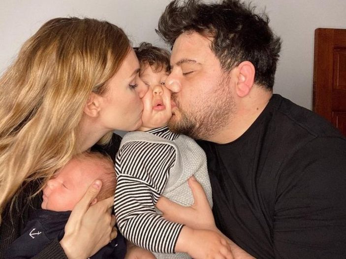 Berfu-Eser Yenenler çiftinden aile fotoğrafı