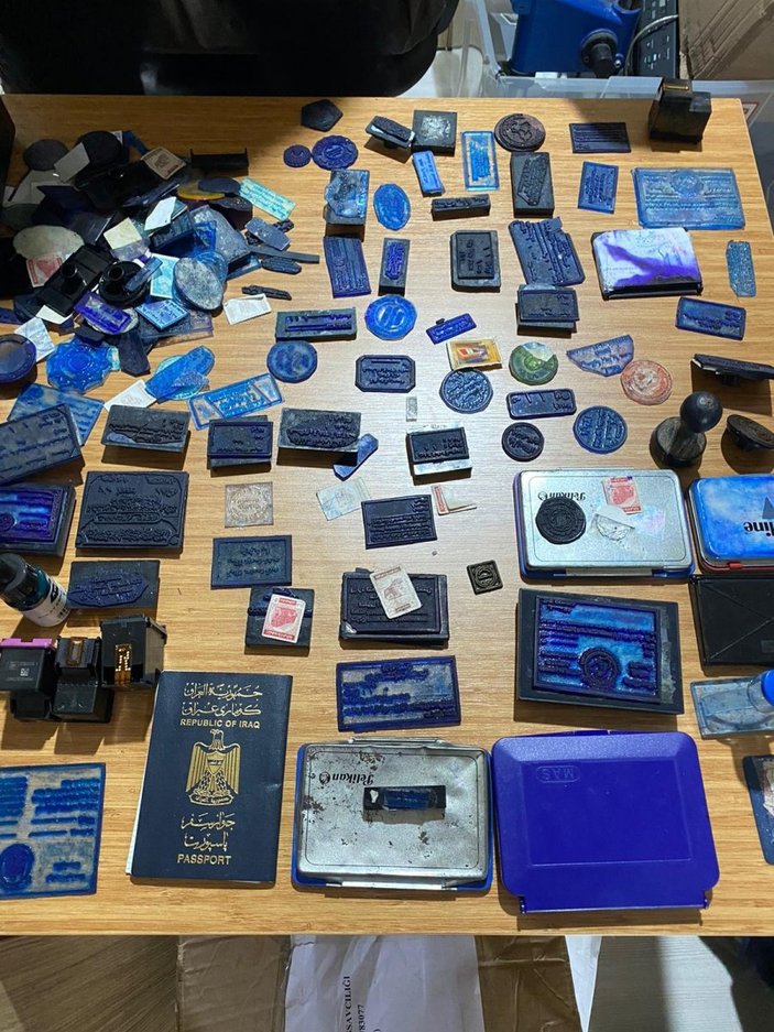 İstanbul'da sahte pasaport çetesine operasyon: 2 gözaltı