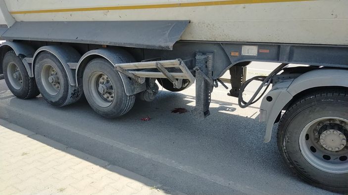 i Samsun’da kaza yapan araç kaldırımda yürüyen çifte çarptı