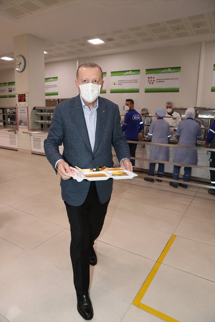 Cumhurbaşkanı Erdoğan, Tuzla'da işçilerle iftar yaptı