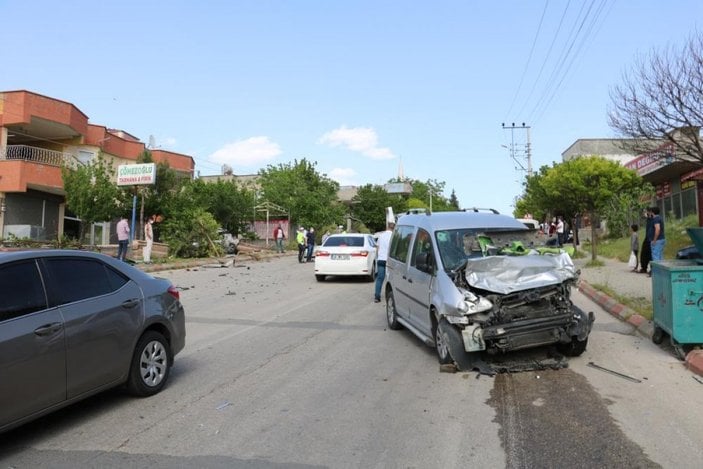 Kahramanmaraş'ta freni boşalan kamyon 3 araca çarptı