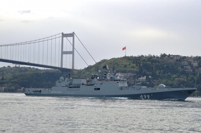 İstanbul Boğazı'ndan Rus savaş gemisi geçti