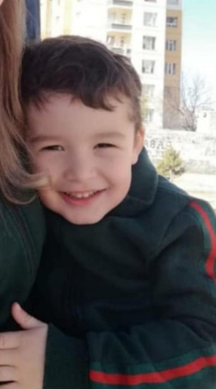 Kayseri'de 11'inci kattan düşen çocuk hayatını kaybetti