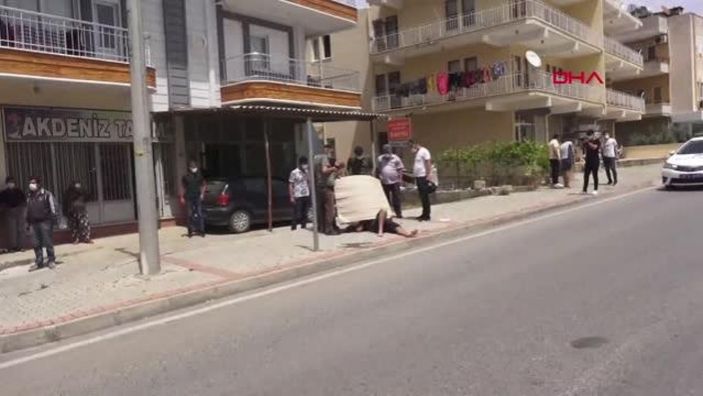 d Antalya'da arı sokan adam hastaneye giderken kaza yaptı