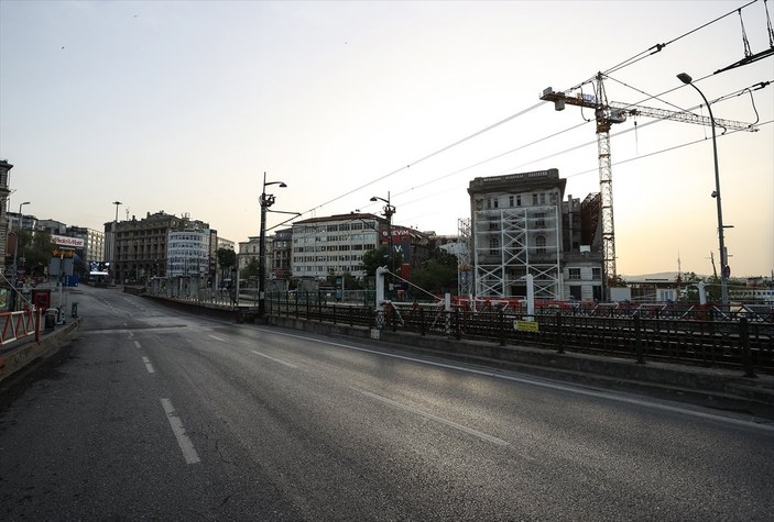 İstanbul'da haftanın ilk gününde yollar boş kaldı