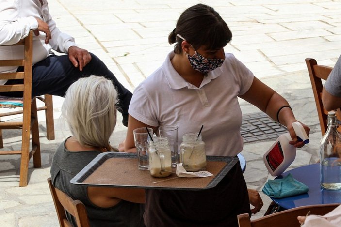Yunanistan’da restoran ve kafelerin dış mekanları açıldı