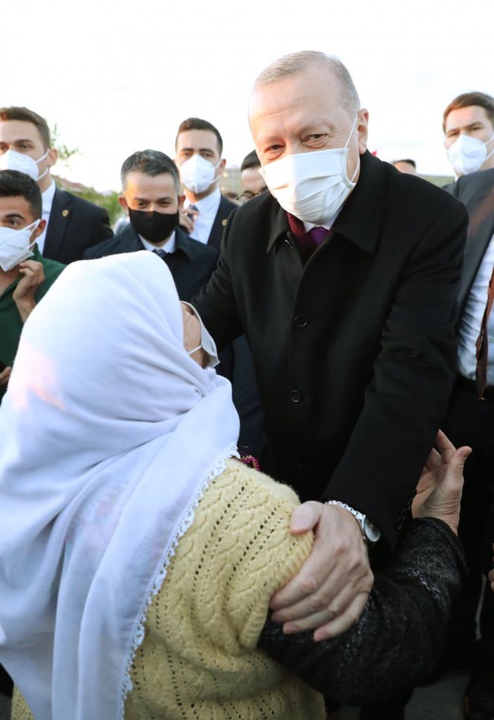 Cumhurbaşkanı Erdoğan Ayaşlı çiftçi ve ailesiyle iftar yaptı