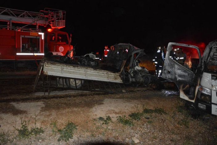 Antalya’da 2 kişi araç içinde yanarak can verdi