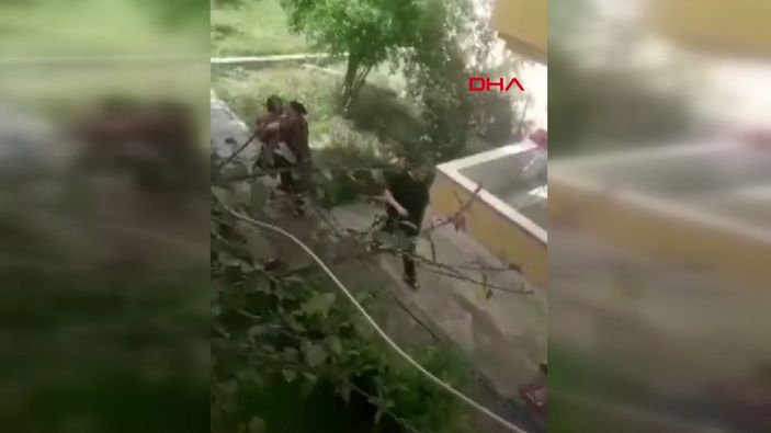 i Antalya'da site bahçesinde başlayan kavga kamerada