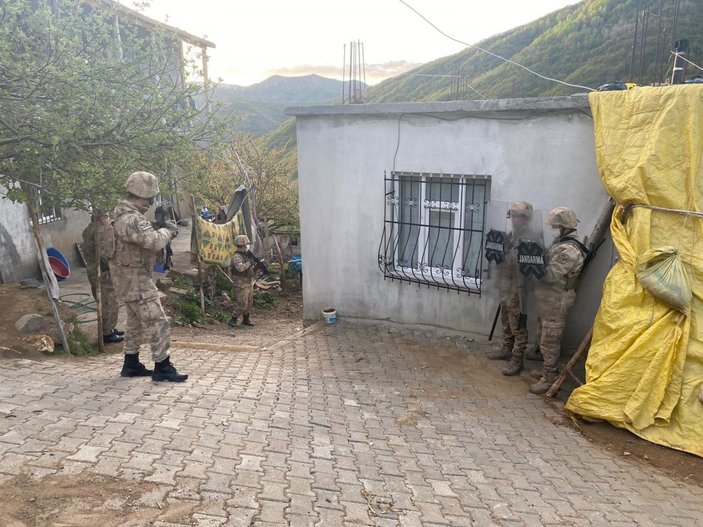 Bitlis merkezli PKK operasyonu: 9 gözaltı