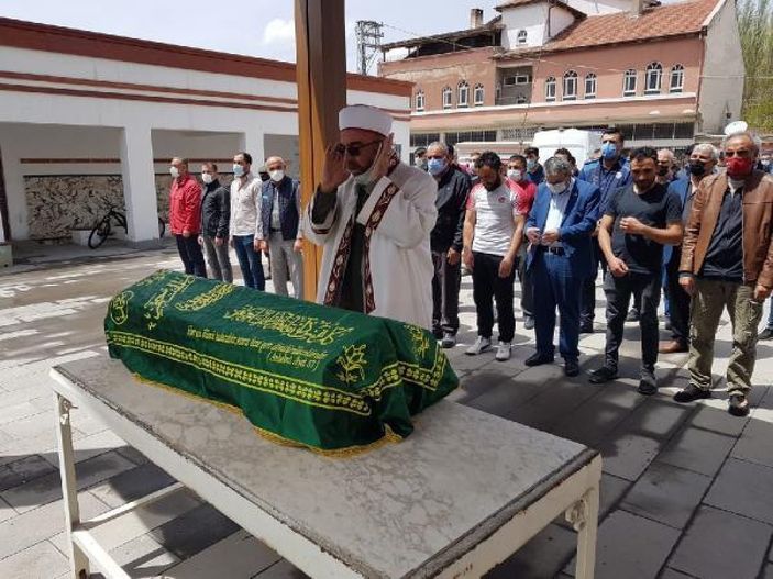 d Kayseri'de pencereden düşen minik Eymen toprağa verildi