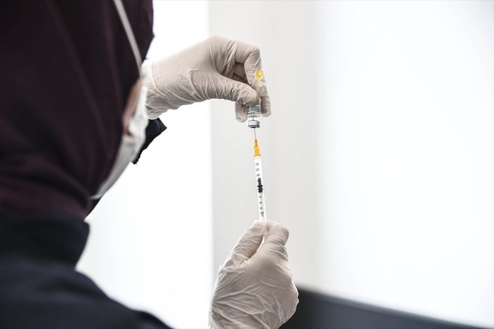 Muhtarlara koronavirüs aşısı yapılmaya başlandı