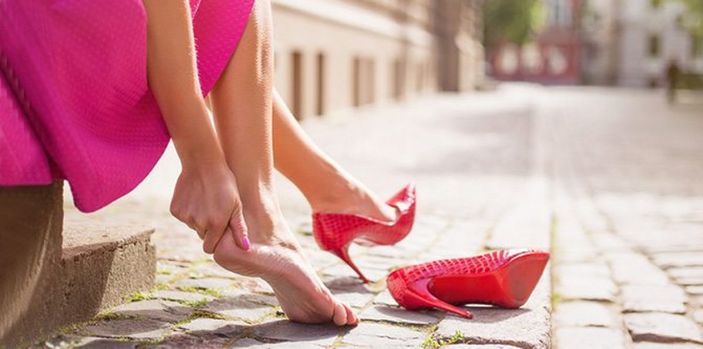 Diken üstünde yürümeyin: Topuk dikeni belirtileri nelerdir?