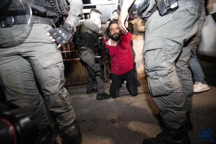 İsrail polisinden Filistinli gence acımasız gözaltı