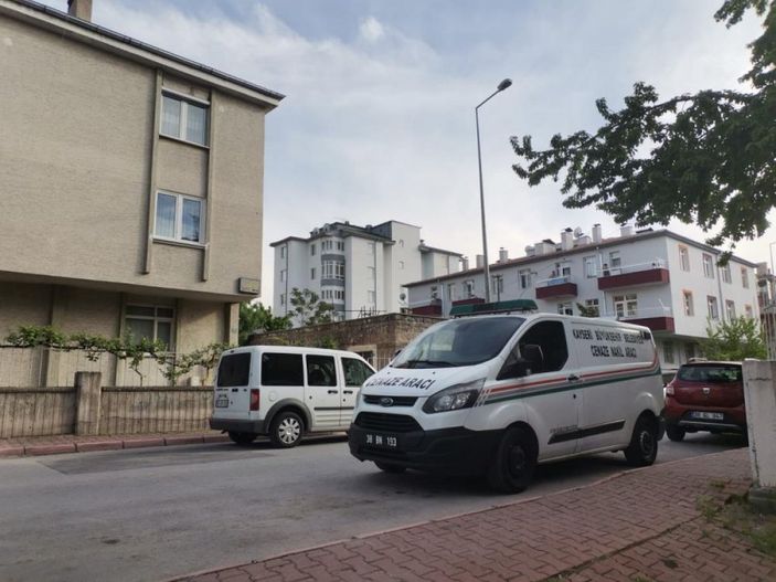 Kayseri'de aniden fenalaşan kadın hayatını kaybetti
