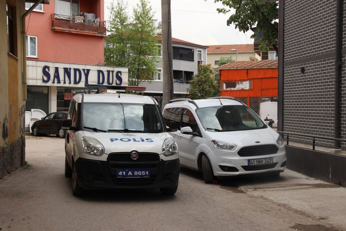i Kocaeli’de iş merkezi içinde silahlı kavga