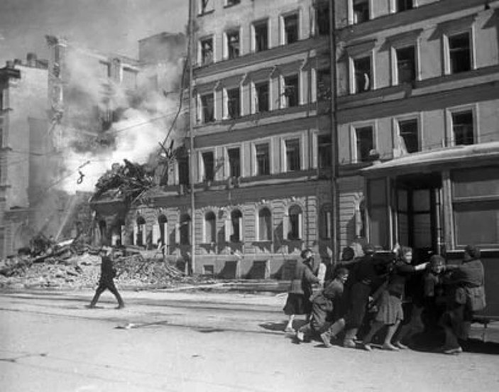 Anna Reid'in Leningrad: Kuşatılmış Bir Şehrin Trajedisi kitabı