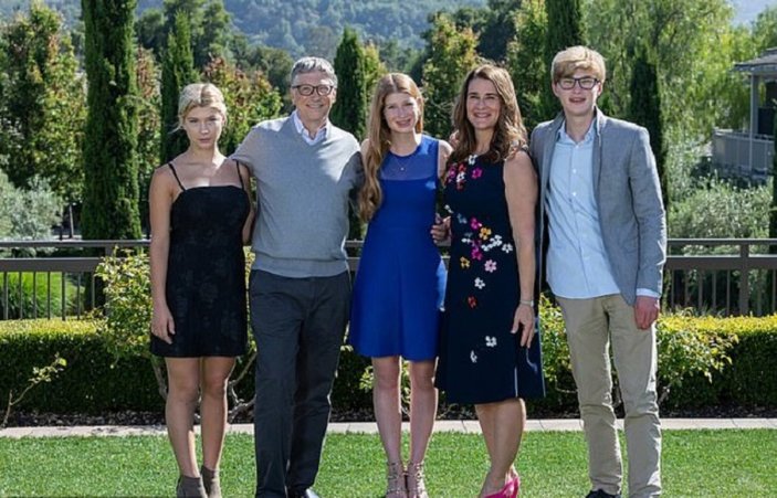 Bill Gates'ten ilk hamle: Eşine hisse devretti