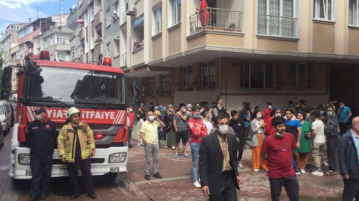 Zeytinburnu'nda bina çöktü