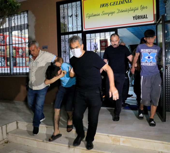 Adana’da okula giren 3 hırsızı, müdür yakalattı