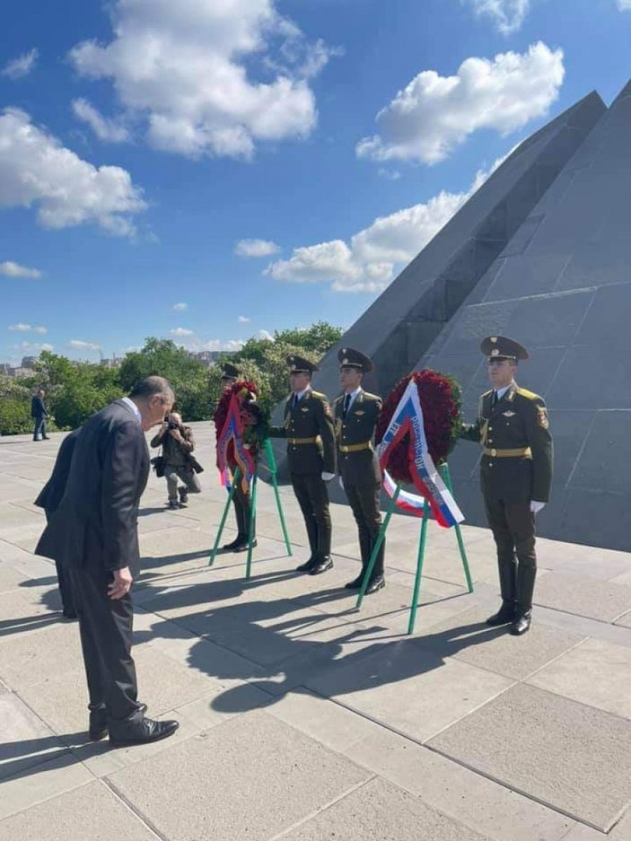 Rusya Dışişleri Bakanı Lavrov'dan, sözde Ermeni soykırımı anıtına ziyaret