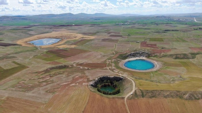 Sivas'ta bulunan göller renkleriyle görenleri büyülüyor