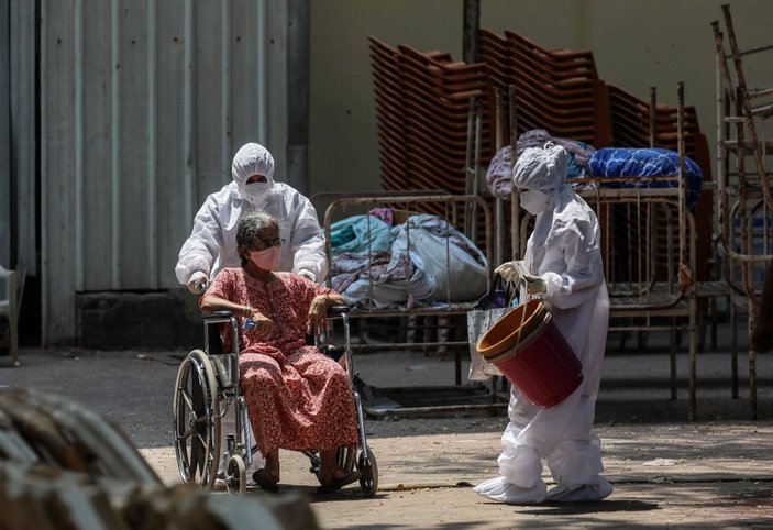 Hindistan'da koronavirüs bilançosu ağırlaşıyor