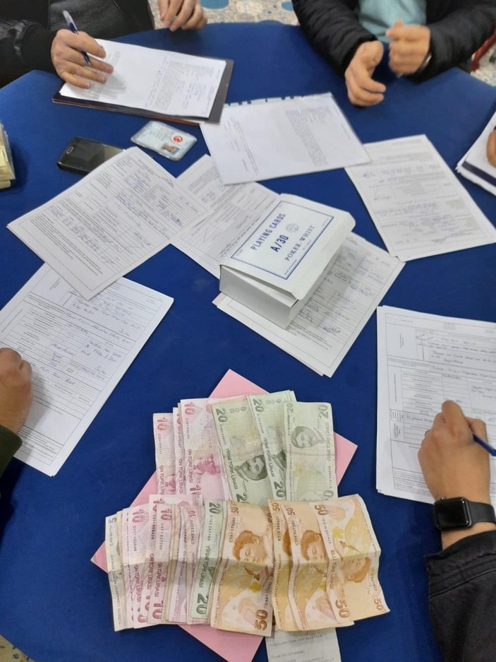 Adana'da kumar evlerine koçbaşıyla baskın