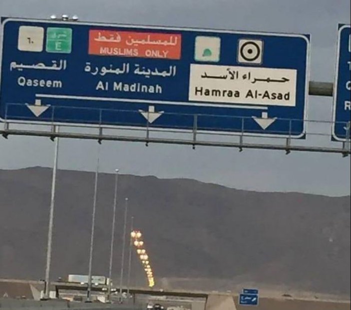 Suudi Arabistan, Medine'ye giden yollardaki 'sadece Müslümanlar' yazısını sildi