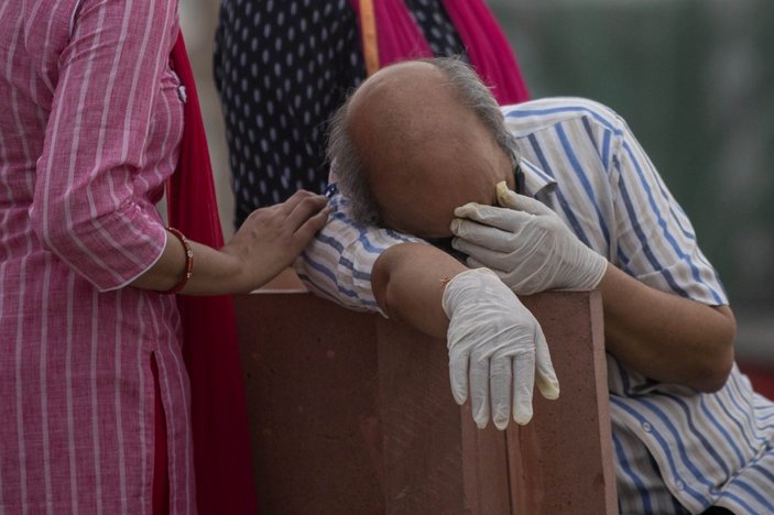 Hindistan'da koronavirüs nedeniyle 4 bin 187 ölüm yaşandı