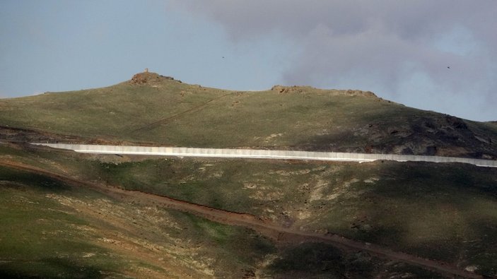Van’ın İran sınırı 64 kilometrelik duvarla güçlendiriliyor