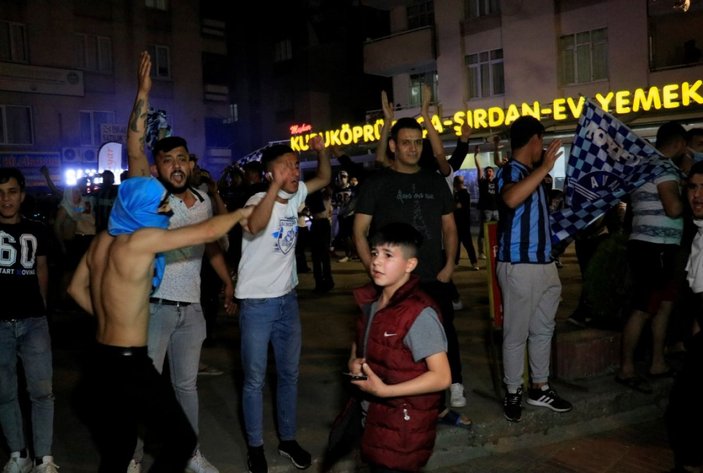 Adana Demirspor'un 26 yıl sonra gelen şampiyonluğu kentte coşkuyla kutlandı