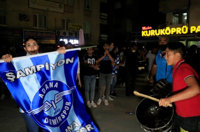 Adana Demirspor'un 26 yıl sonra gelen şampiyonluğu kentte coşkuyla kutlandı