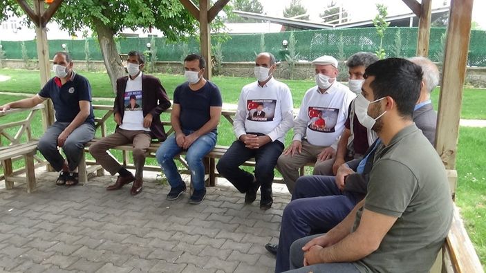 i Evlat nöbetine devam eden baba: Teslim olacaklarına inanıyorum