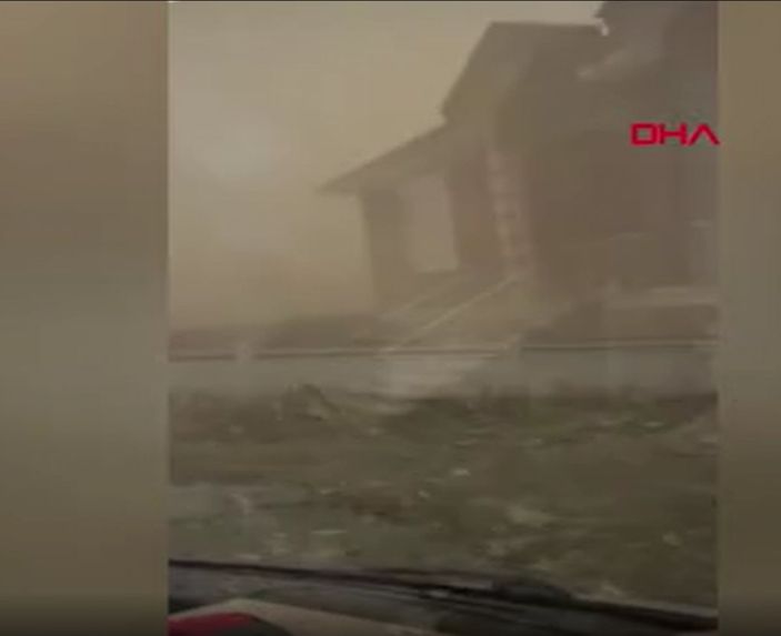 d Konya’da etkili olan kum fırtınası kameraya yansıdı