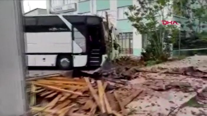 d Konya’da etkili olan kum fırtınası kameraya yansıdı
