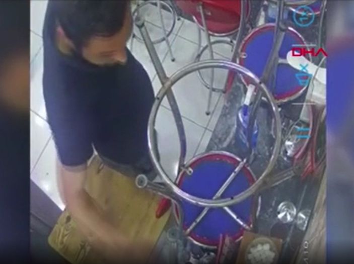 d Fatih’te cep telefonu hırsızı bekçilere yakalandı